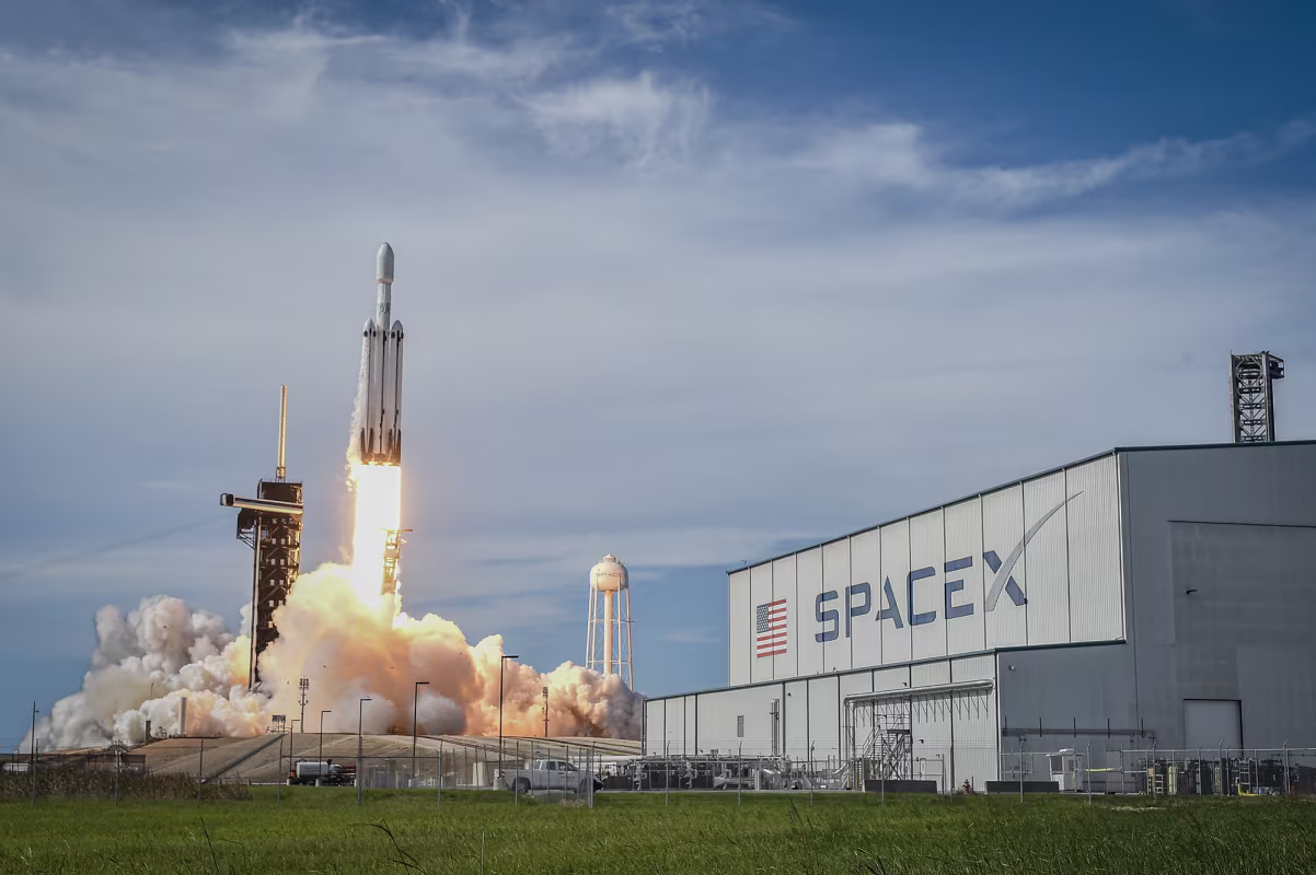 Angajații SpaceX au devenit milionari în dolari: Musk le-a oferit tuturor acțiuni care acum reprezintă o avere